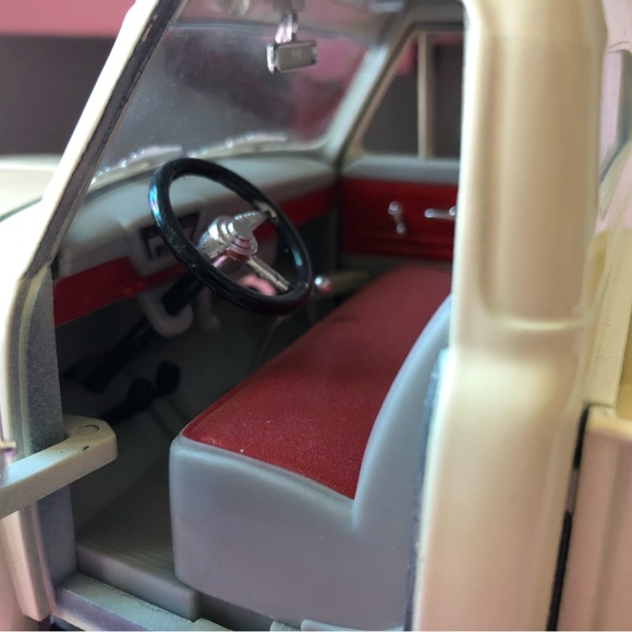 Used Road Tough 1953 Ford f100 1/18 Scale missing mirrors - Picture 5 of 6